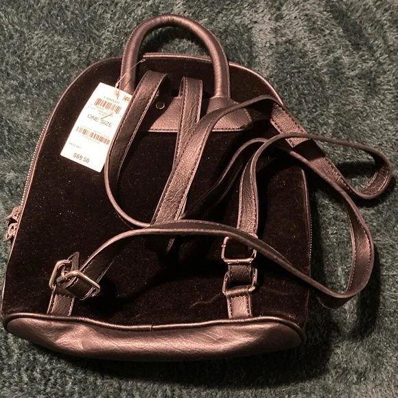 NWT Farrah Backpack Style Purse An icon you main image 4